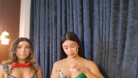 Mia online show from November 28, 1:14 pm