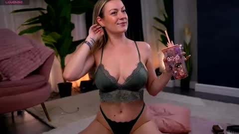 AnastasiaMills online show from November 27, 9:17 pm