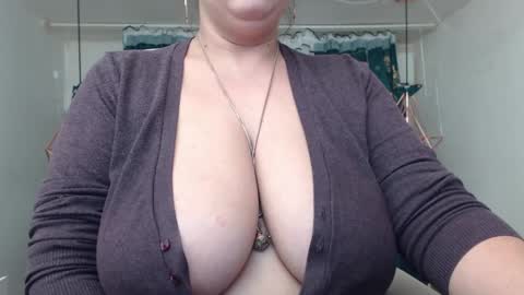 Snapshot of andrahart_ chatting on January 15, 6:08 pm AndraHart online show from January 15, 6:08 pm