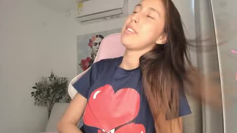 A l e online show from February 22, 9:21 pm