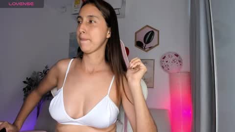 A l e online show from February 10, 9:04 pm