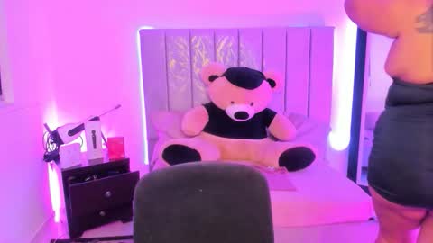 andreaakinky online show from October 23, 8:31 am