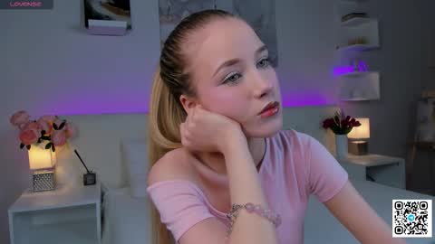 Snapshot of anellyball_ chatting on October 13, 9:34 am Anelly online show from October 13, 9:34 am