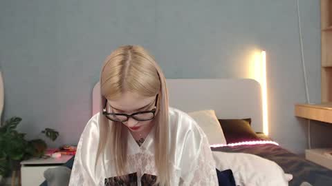 Angela online show from May 8, 5:21 am