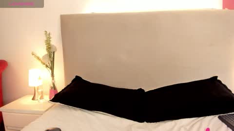 angel_velvet_ online show from November 17, 6:19 pm