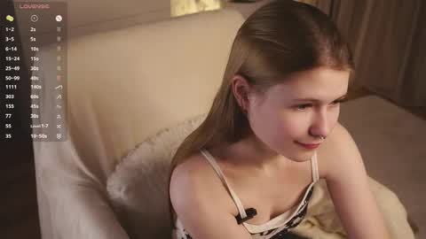 Mary online show from April 4, 1:43 pm