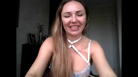 Snapshot of angelinalove28 chatting on October 15, 7:55 am angelinalove28 online show from October 15, 7:55 am