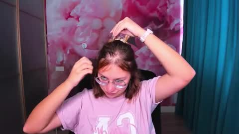 AngelinaLow online show from September 16, 11:40 am