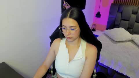 angeline_davies online show from October 10, 4:06 am