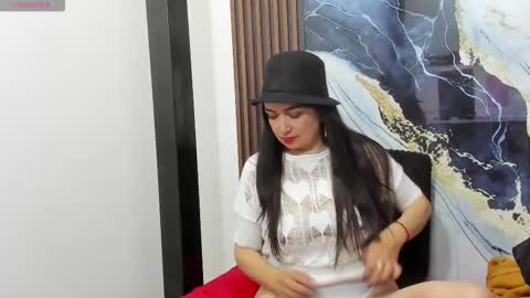 Snapshot of angelinee39 chatting on October 13, 9:12 am angeline online show from October 13, 9:12 am