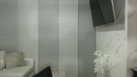angelinna_12 online show from May 8, 7:44 am
