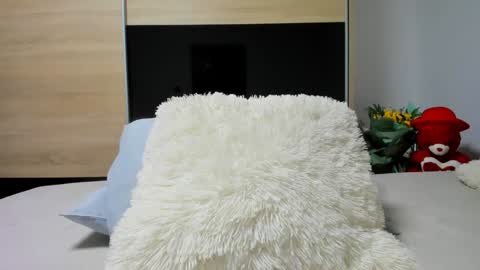 KrystyYo online show from November 2, 5:44 am