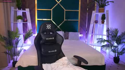 angelleyess online show from October 31, 2:46 am