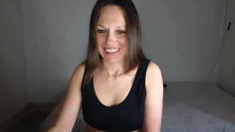 Giulia online show from December 20, 1:04 pm