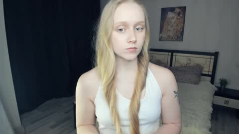 Violet online show from April 3, 7:45 pm