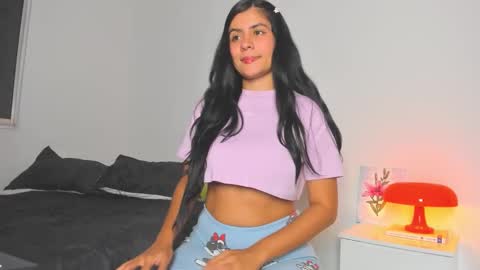 Snapshot of ani_mila chatting on September 30, 4:40 am Ani online show from September 30, 4:40 am