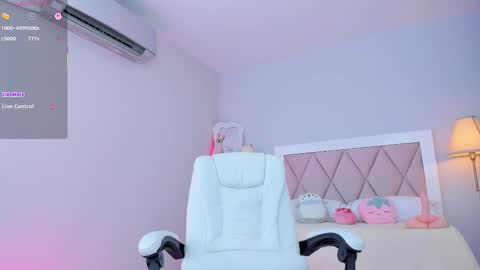 Snapshot of ania_sweet chatting on September 19, 12:42 am Ania online show from September 19, 12:42 am