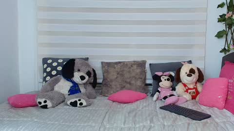 laura  online show from November 27, 1:19 am