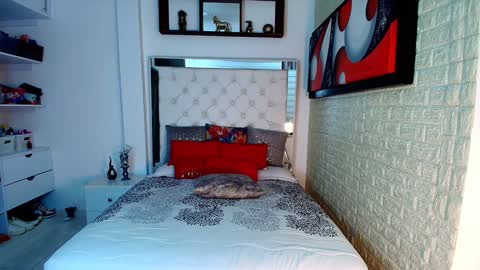 laura  online show from October 23, 2:06 am