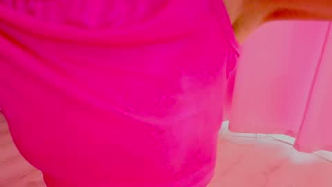 Anni online show from April 22, 2:03 pm