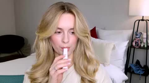 Anita online show from November 4, 2:22 pm