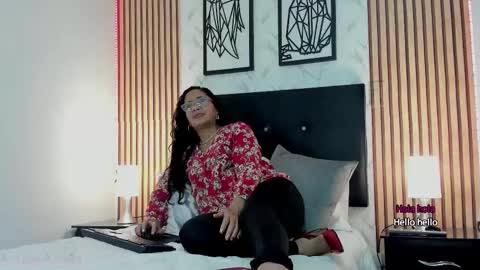 Snapshot of annaarela chatting on December 23, 8:47 pm Annaarela online show from December 23, 8:47 pm