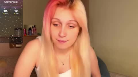 Snapshot of annabel_myr chatting on September 8, 4:28 pm Annabel online show from September 8, 4:28 pm