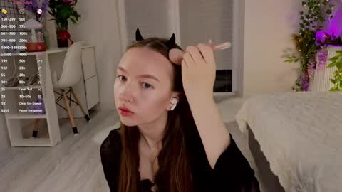 Holly Molly Im Polly online show from June 4, 7:18 pm