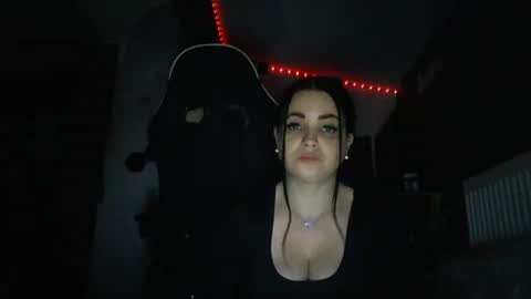 annebellee69 online show from December 22, 10:15 pm