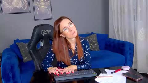 Snapshot of annehove chatting on October 20, 4:59 am Anne online show from October 20, 4:59 am