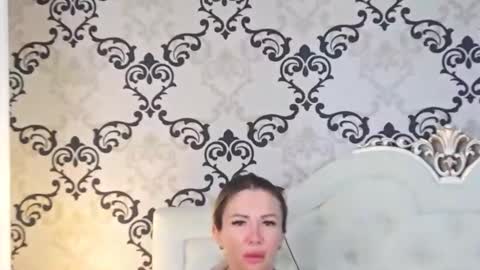 annekay online show from April 25, 9:01 am