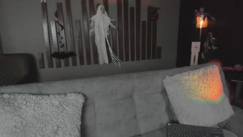 annie_barozzi online show from October 30, 7:15 pm