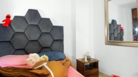 Annie online show from December 17, 9:27 pm