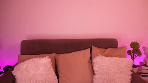 Snapshot of annie_evans24 chatting on December 6, 2:57 am Annie Evans online show from December 6, 2:57 am