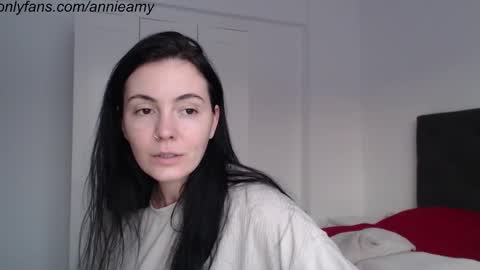 Snapshot of annieamy chatting on February 19, 3:49 pm Annie online show from February 19, 3:49 pm