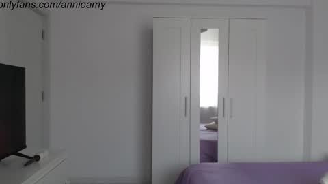 Snapshot of annieamy chatting on February 11, 12:36 pm Annie online show from February 11, 12:36 pm