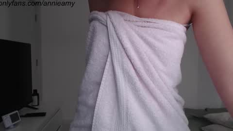 Snapshot of annieamy chatting on February 2, 2:02 pm Annie online show from February 2, 2:02 pm