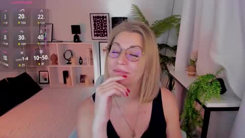 Annie online show from November 22, 1:47 pm