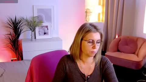 Annie online show from September 30, 5:57 am