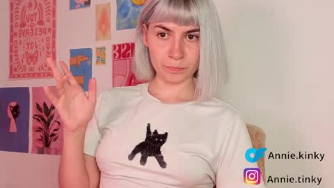 annietinky online show from April 13, 4:03 am