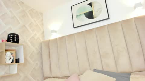 Annie Queen online show from March 17, 2:26 am