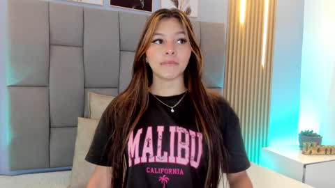 Snapshot of anniie_watson chatting on December 28, 11:30 am ANNIE online show from December 28, 11:30 am