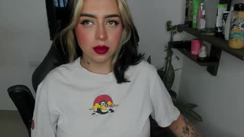 Annika online show from December 20, 1:37 pm