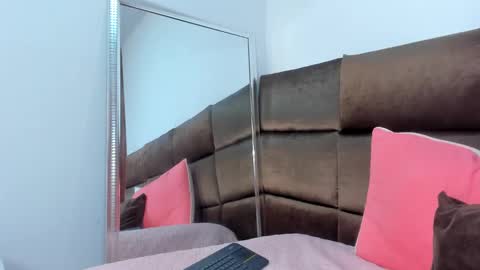 Snapshot of annita_01 chatting on February 12, 12:01 pm Annita online show from February 12, 12:01 pm