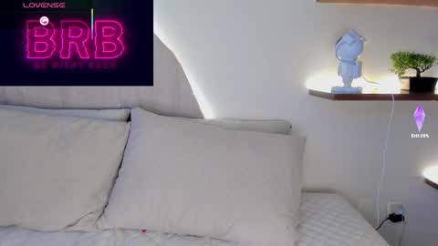 A N N Y E  online show from November 6, 2:01 pm