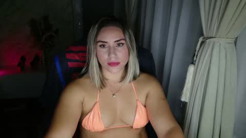 Snapshot of annyloveyou chatting on October 4, 7:29 pm Annyfit4you online show from October 4, 7:29 pm