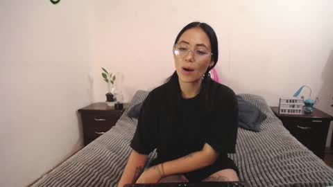 Snapshot of annyroberts_89 chatting on February 25, 12:03 am Anny online show from February 25, 12:03 am