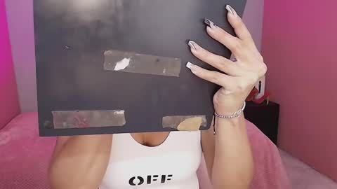 AnnyXhot online show from March 7, 11:40 am