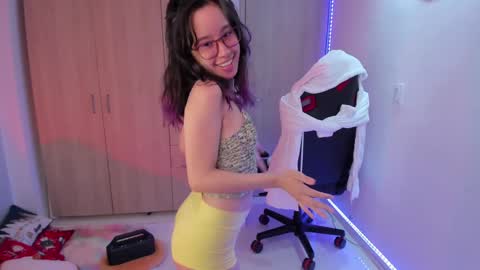 Snapshot of anto_sweet18 chatting on January 16, 6:27 pm My birthday is on december 2nd surprise me with a gift from my amazonlist online show from January 16, 6:27 pm