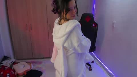 Snapshot of anto_sweet18 chatting on January 10, 12:06 am My birthday is on december 2nd surprise me with a gift from my amazonlist online show from January 10, 12:06 am
